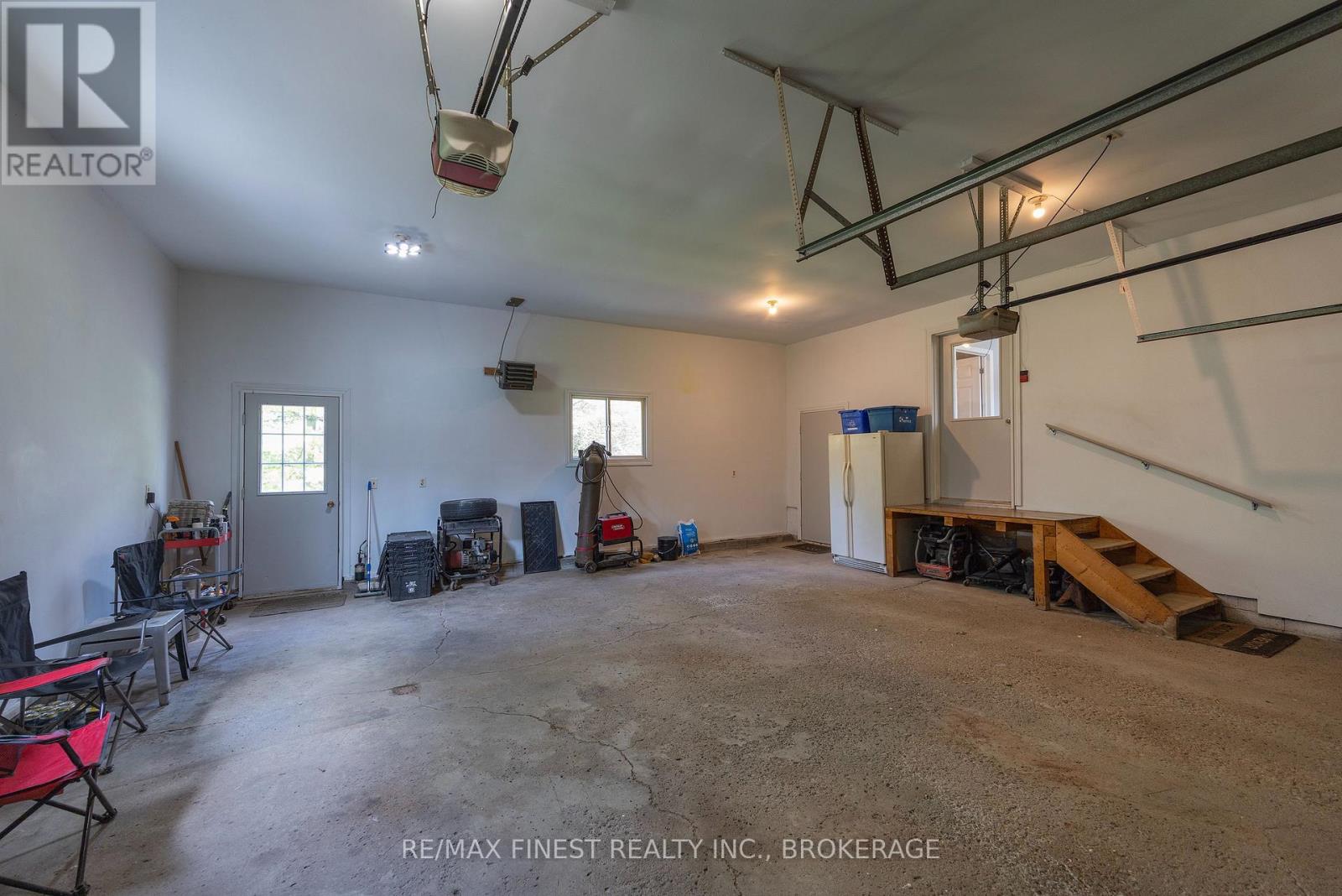995 BRIDGE STREET W - Image 33