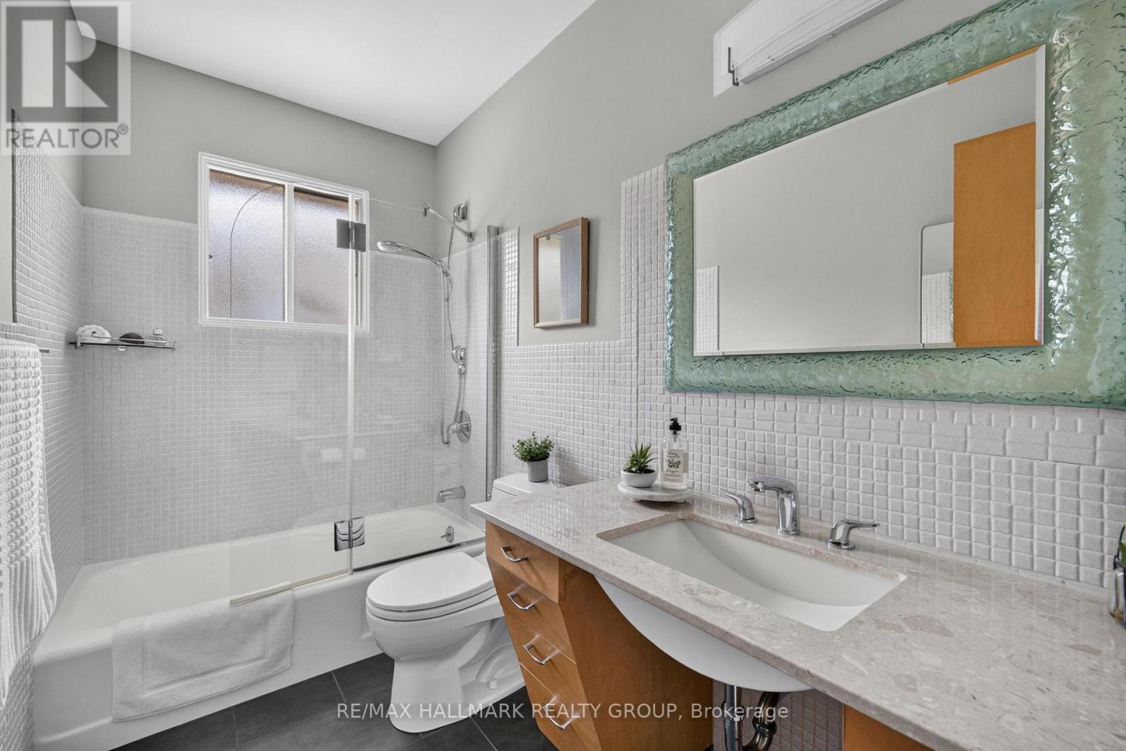 3 Bed, 2 Bath House for Sale in Ottawa – 811 IROQUOIS ROAD, Ottawa – MLS# X13760050 - Image 22