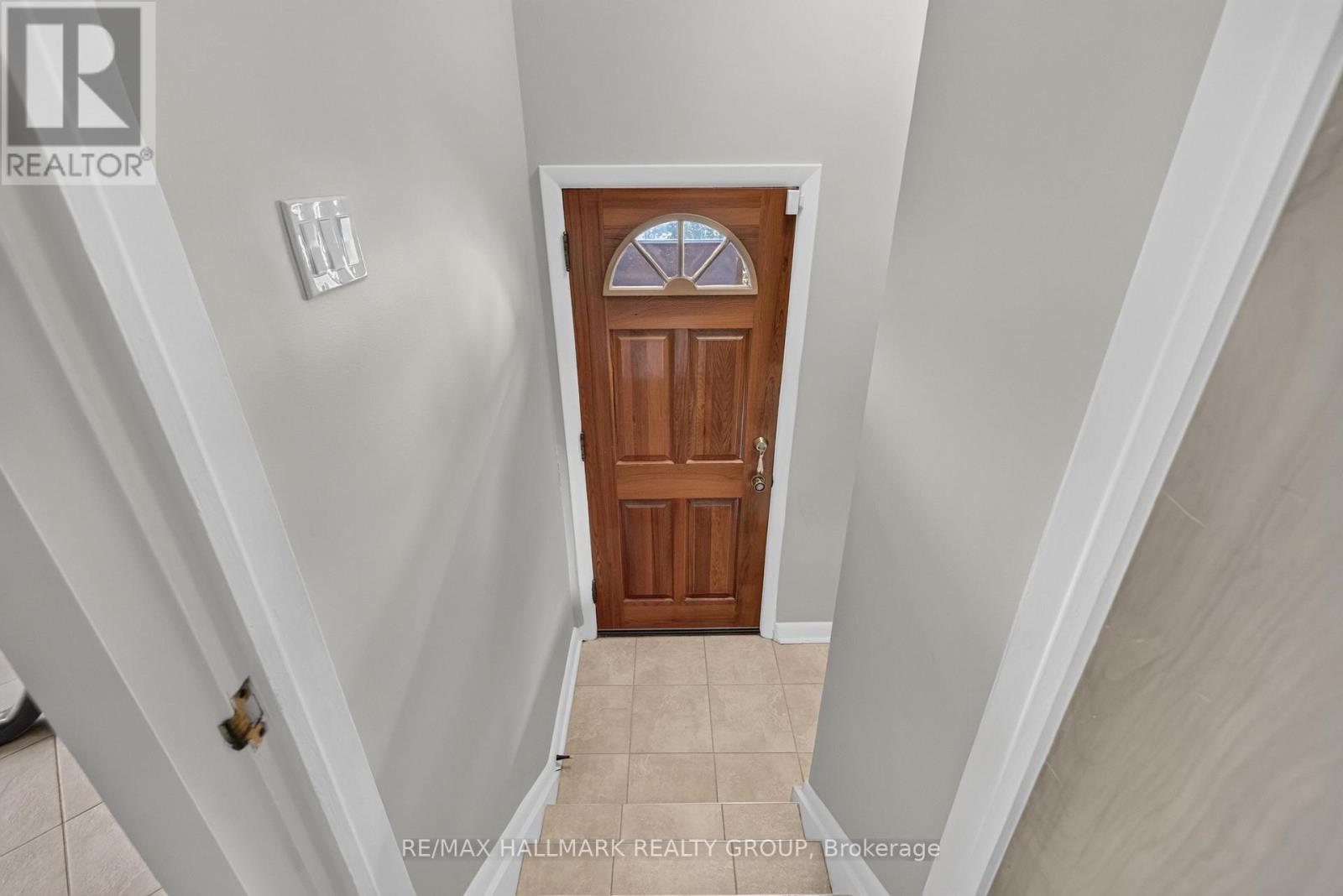 3 Bed, 2 Bath House for Sale in Ottawa – 811 IROQUOIS ROAD, Ottawa – MLS# X13760050 - Image 23