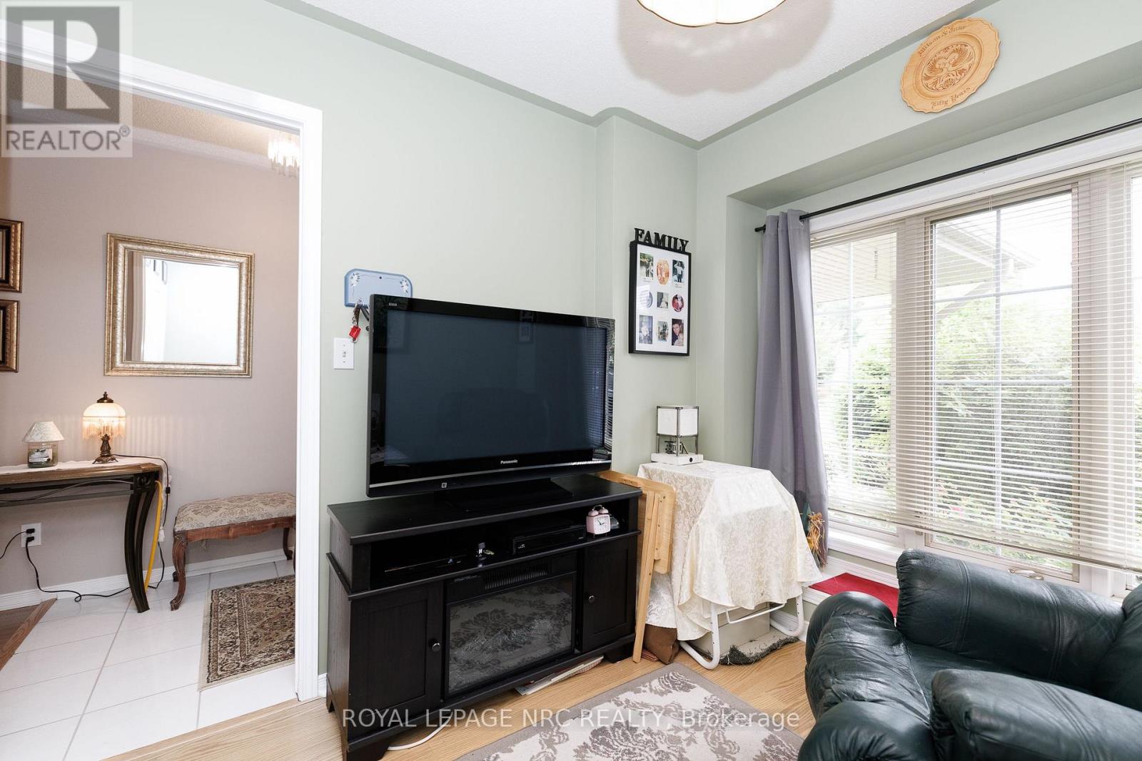 178 BECKETT CRESCENT - 24