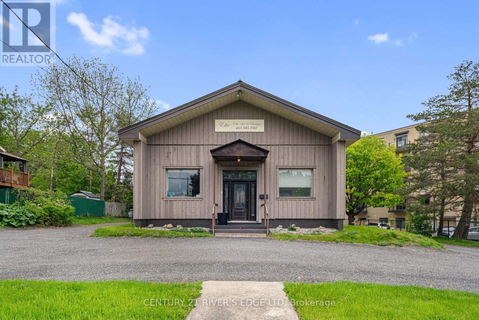 4 SCHOFIELD AVENUE, Brockville — photo 1