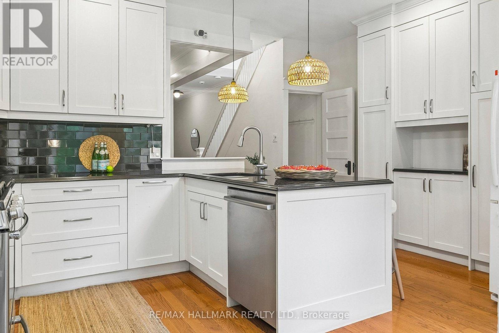 301 WAVERLEY ROAD - 11