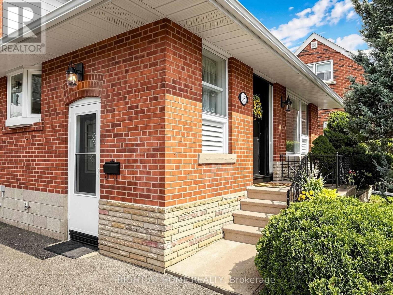 36 JOANNA DRIVE E - 3