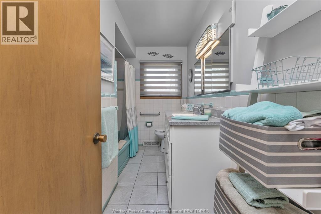 923 GREENDALE DRIVE - 21