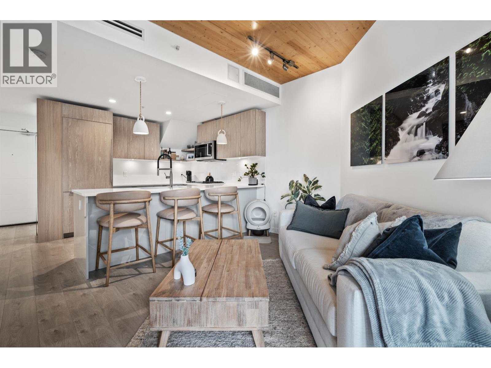 614 108 E 8TH STREET, North Vancouver — photo 4