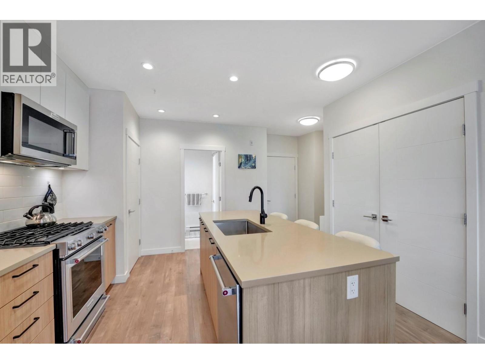 311 707 COMO LAKE AVENUE, Coquitlam — photo 9