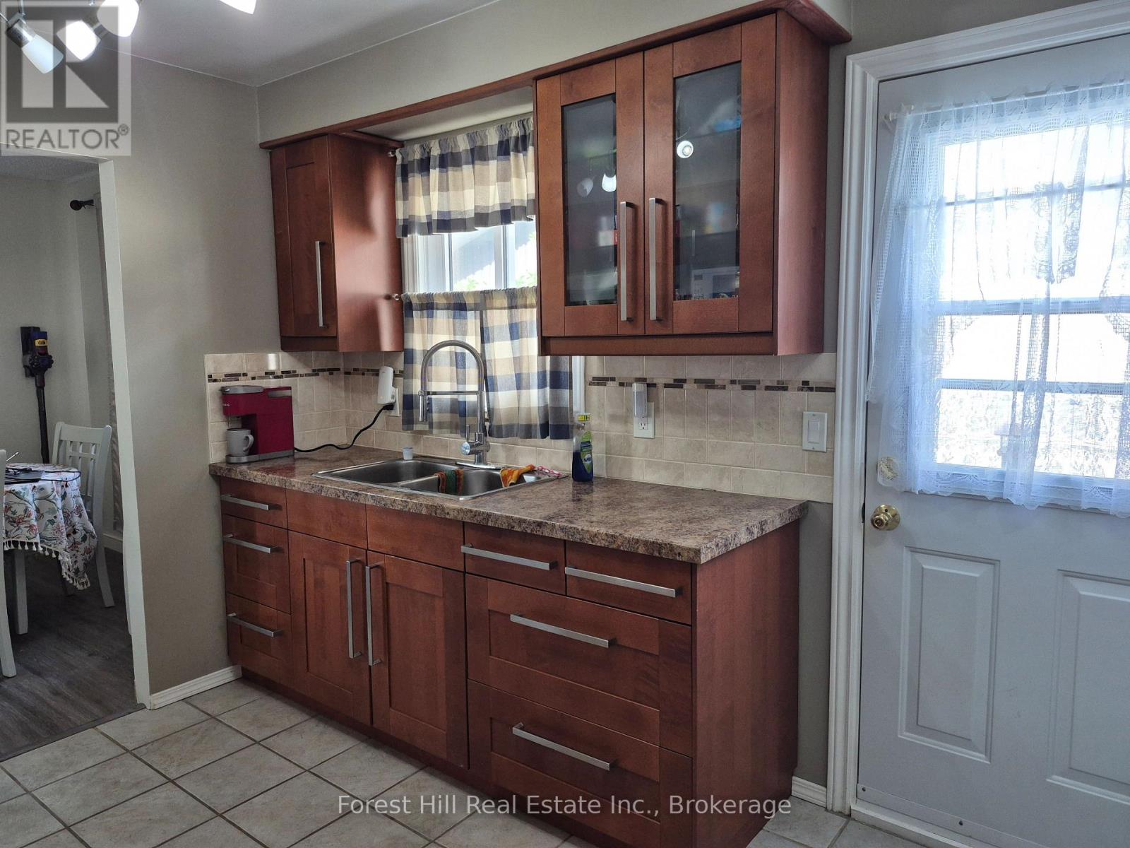 679 SIMCOE AVENUE W - 10