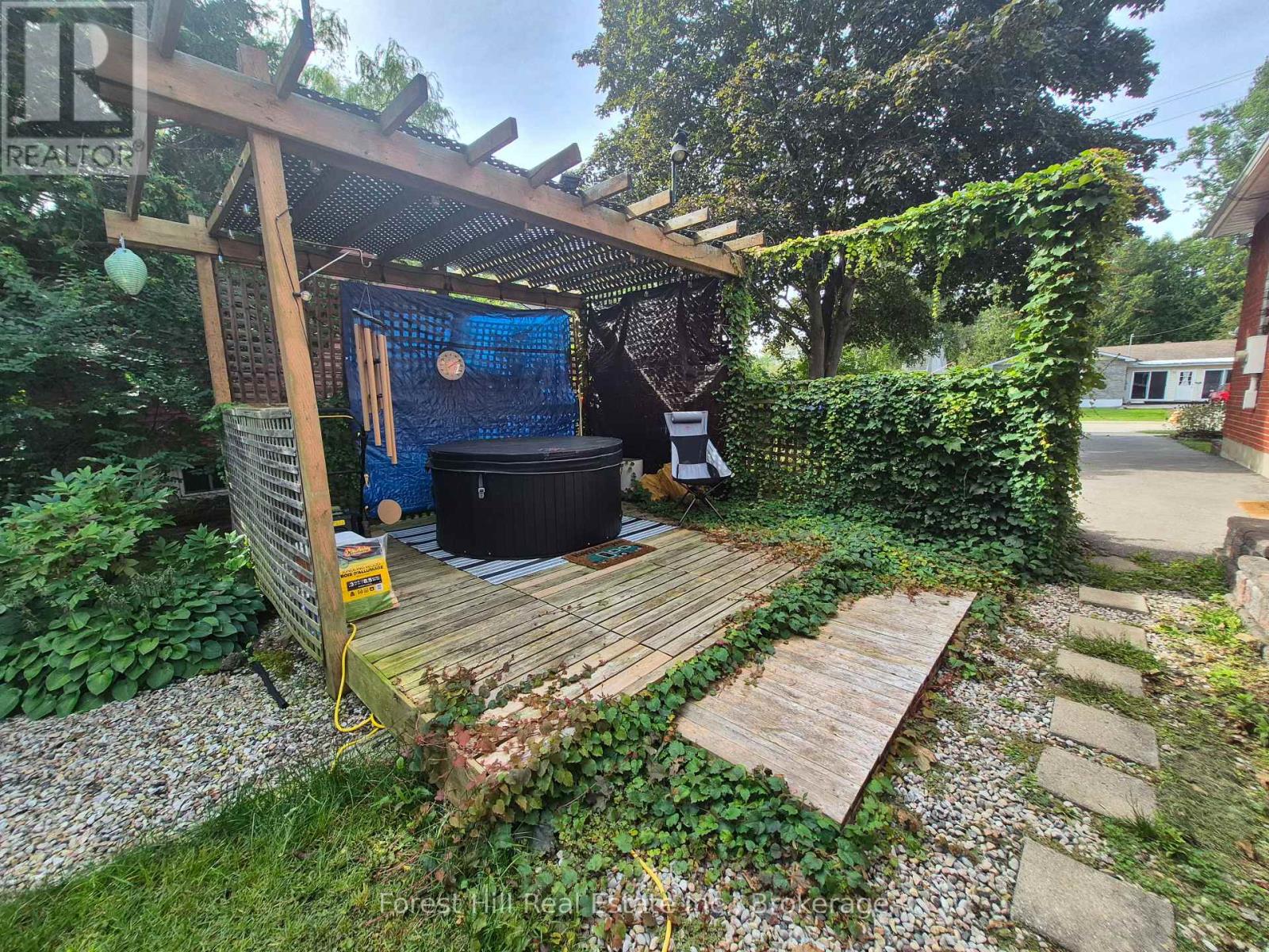 679 SIMCOE AVENUE W - 30