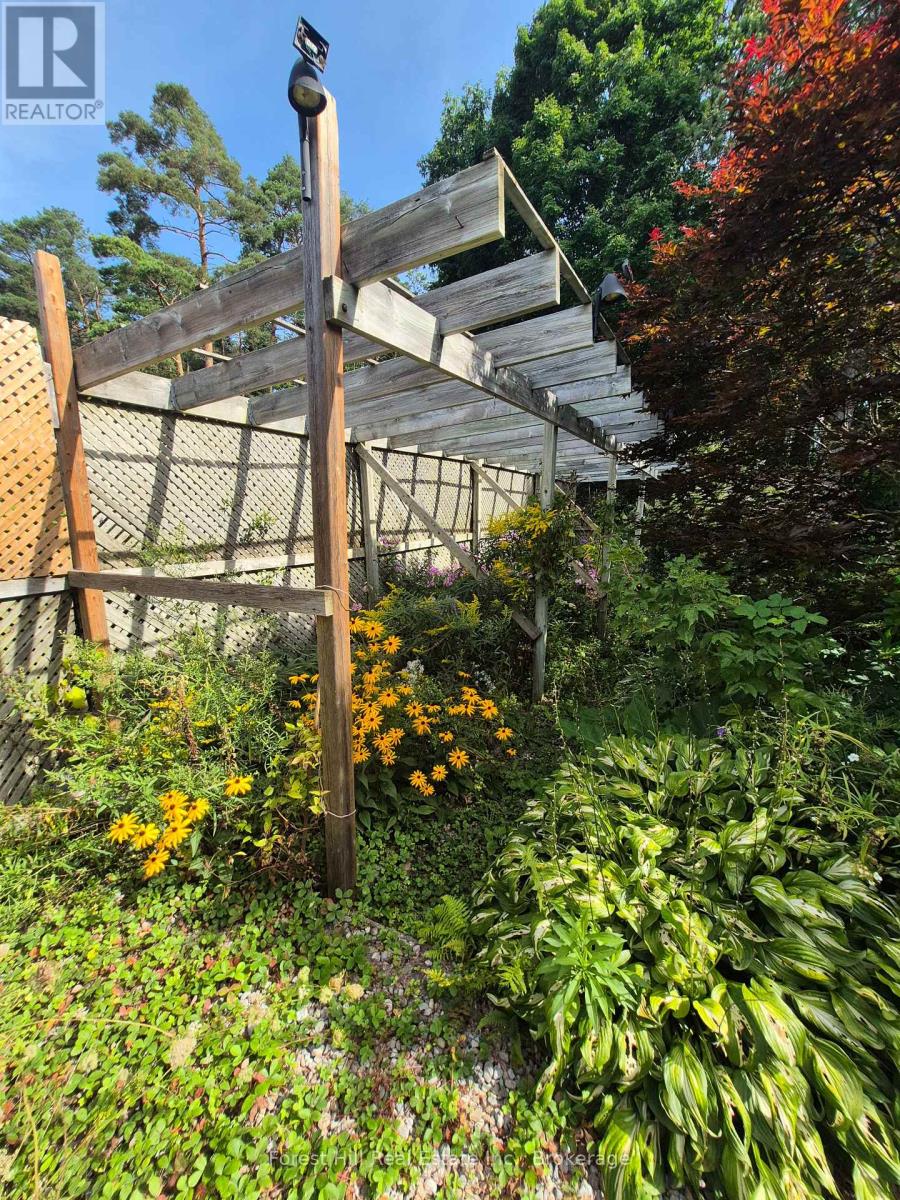 679 SIMCOE AVENUE W - Image 32