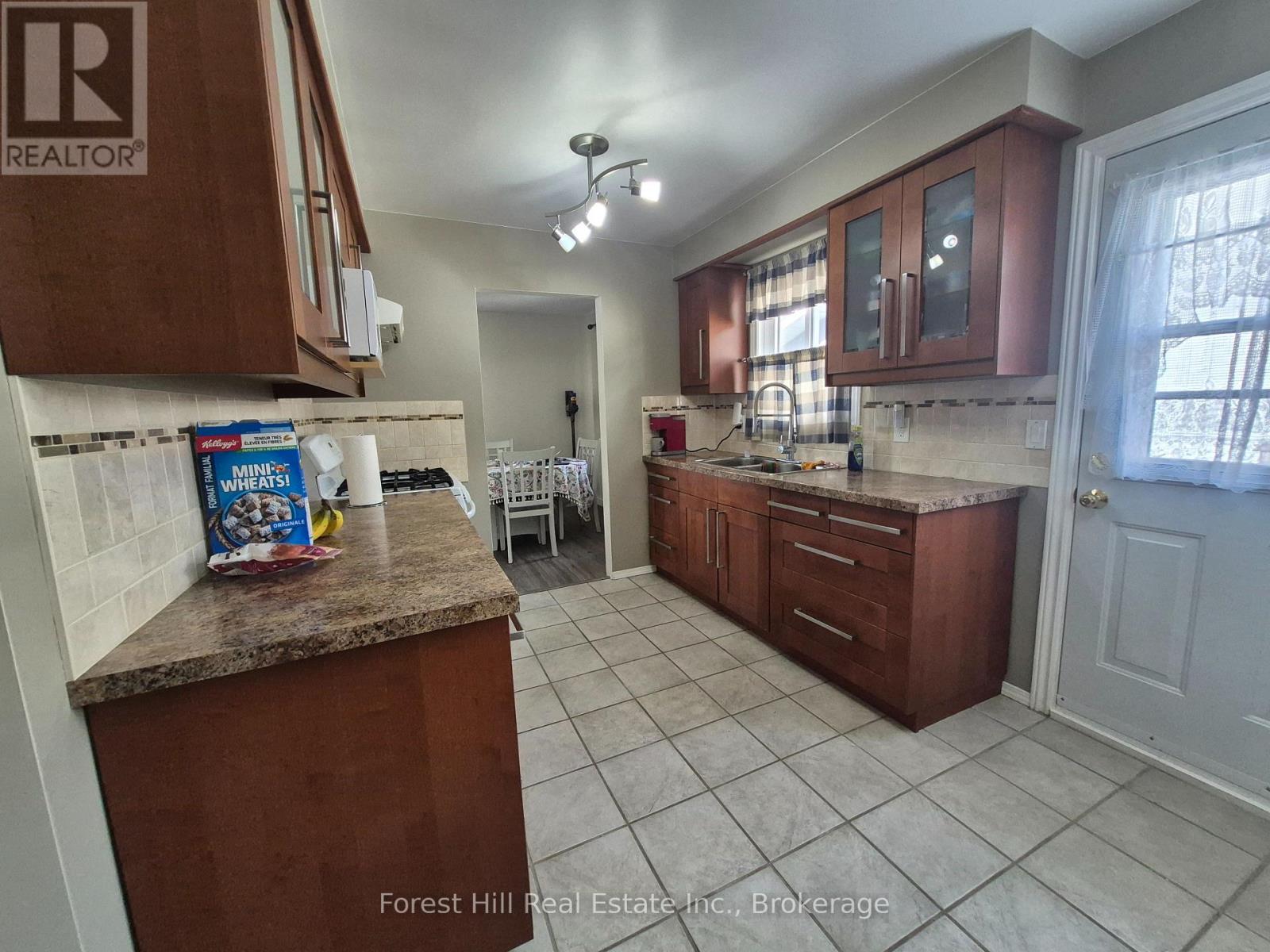 679 SIMCOE AVENUE W - 6