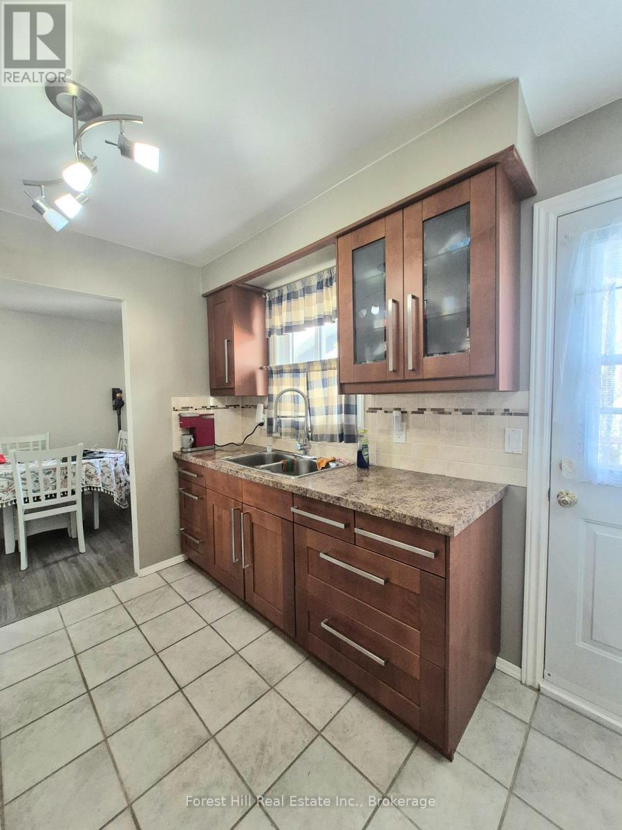 679 SIMCOE AVENUE W - 7