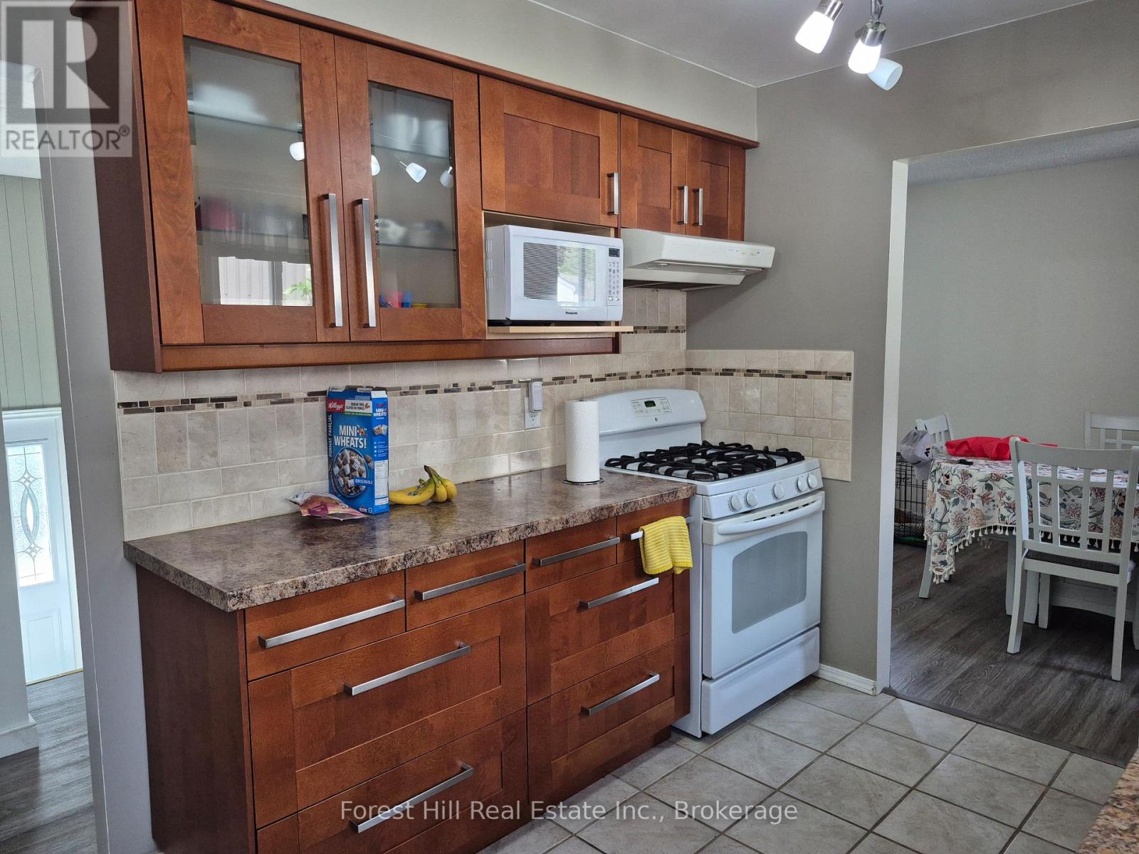 679 SIMCOE AVENUE W - 9