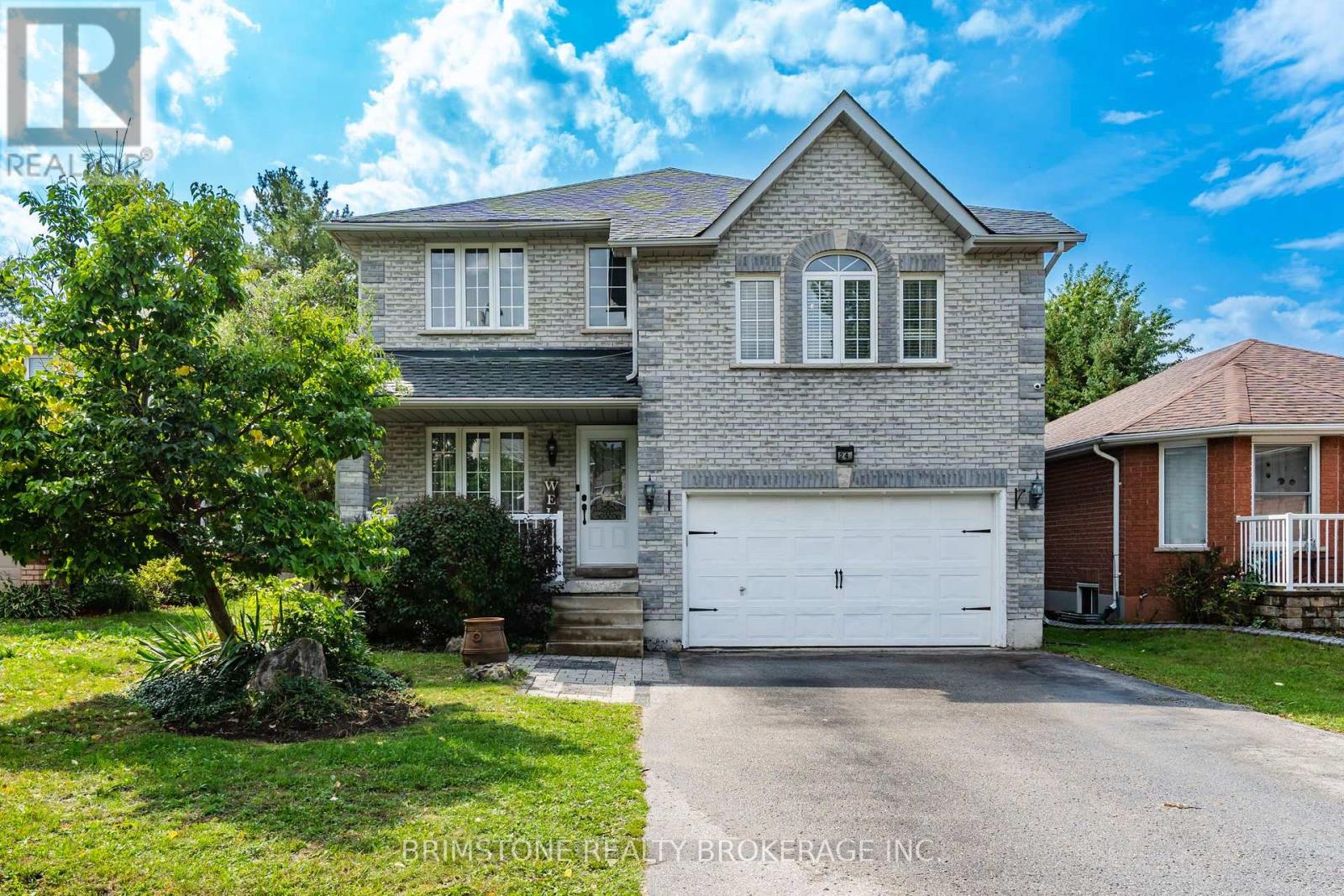 24 STONEYBROOK CRESCENT - 1