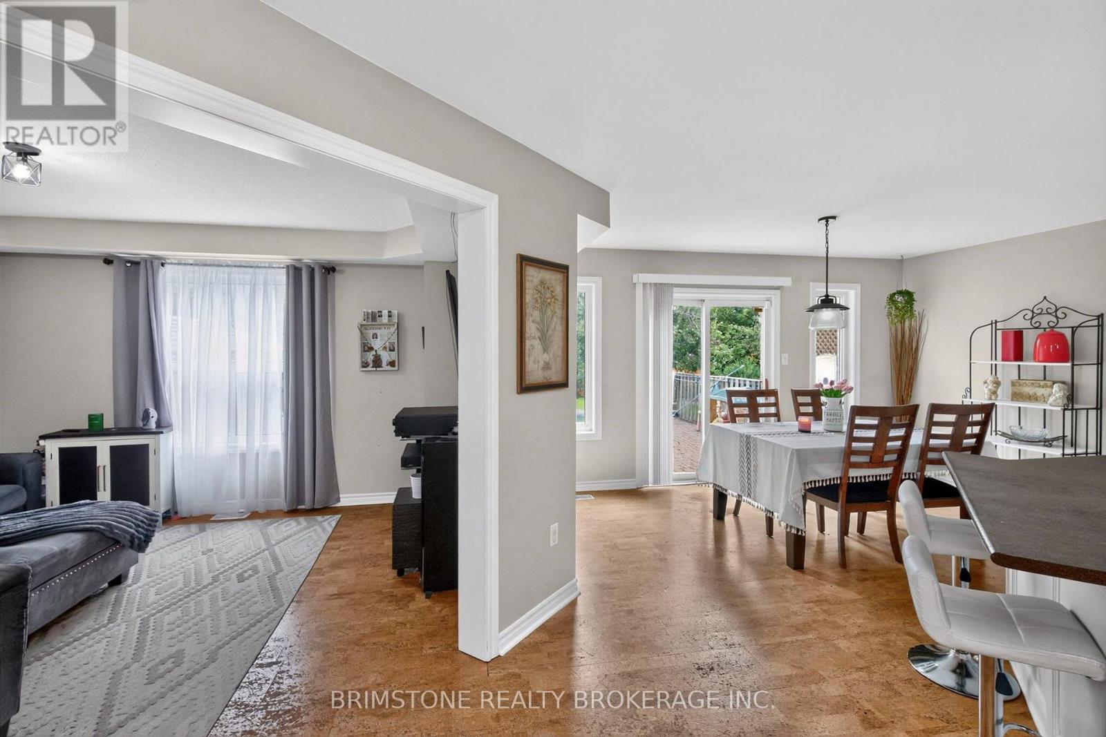 24 STONEYBROOK CRESCENT - 13