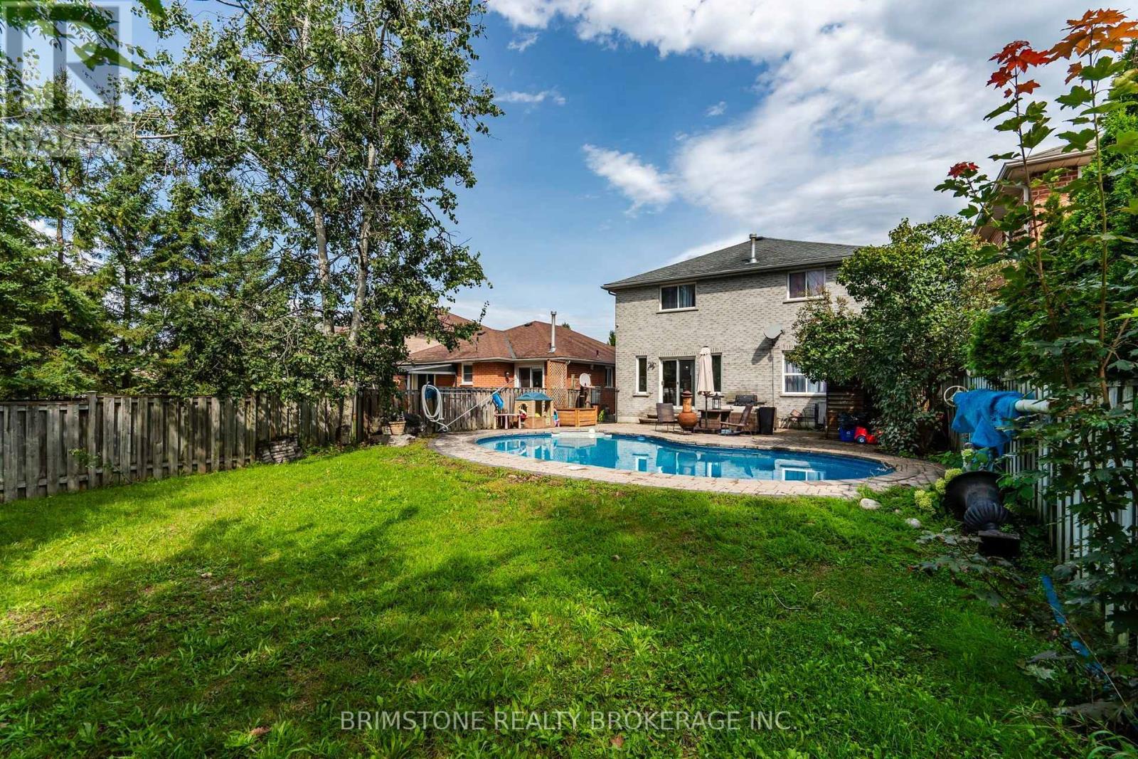 24 STONEYBROOK CRESCENT - 35