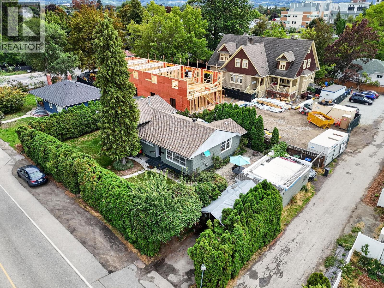  471 Cadder Avenue, Kelowna