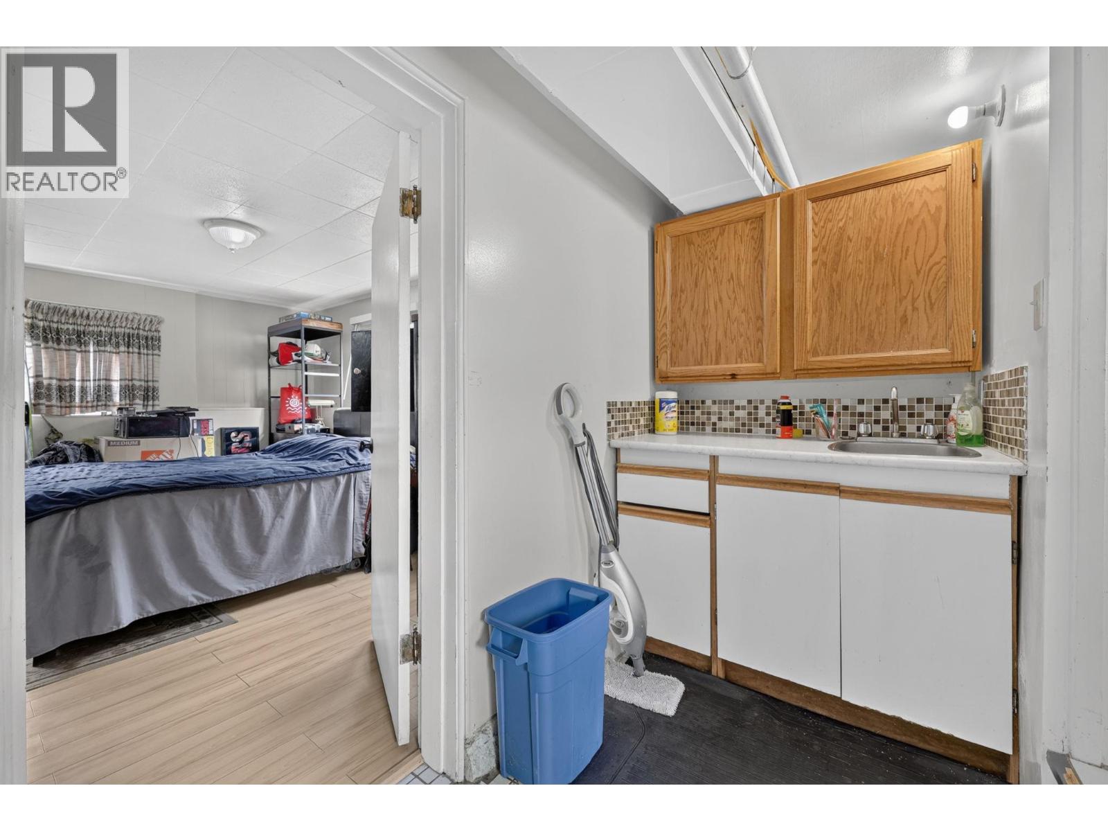  471 Cadder Avenue, Kelowna
