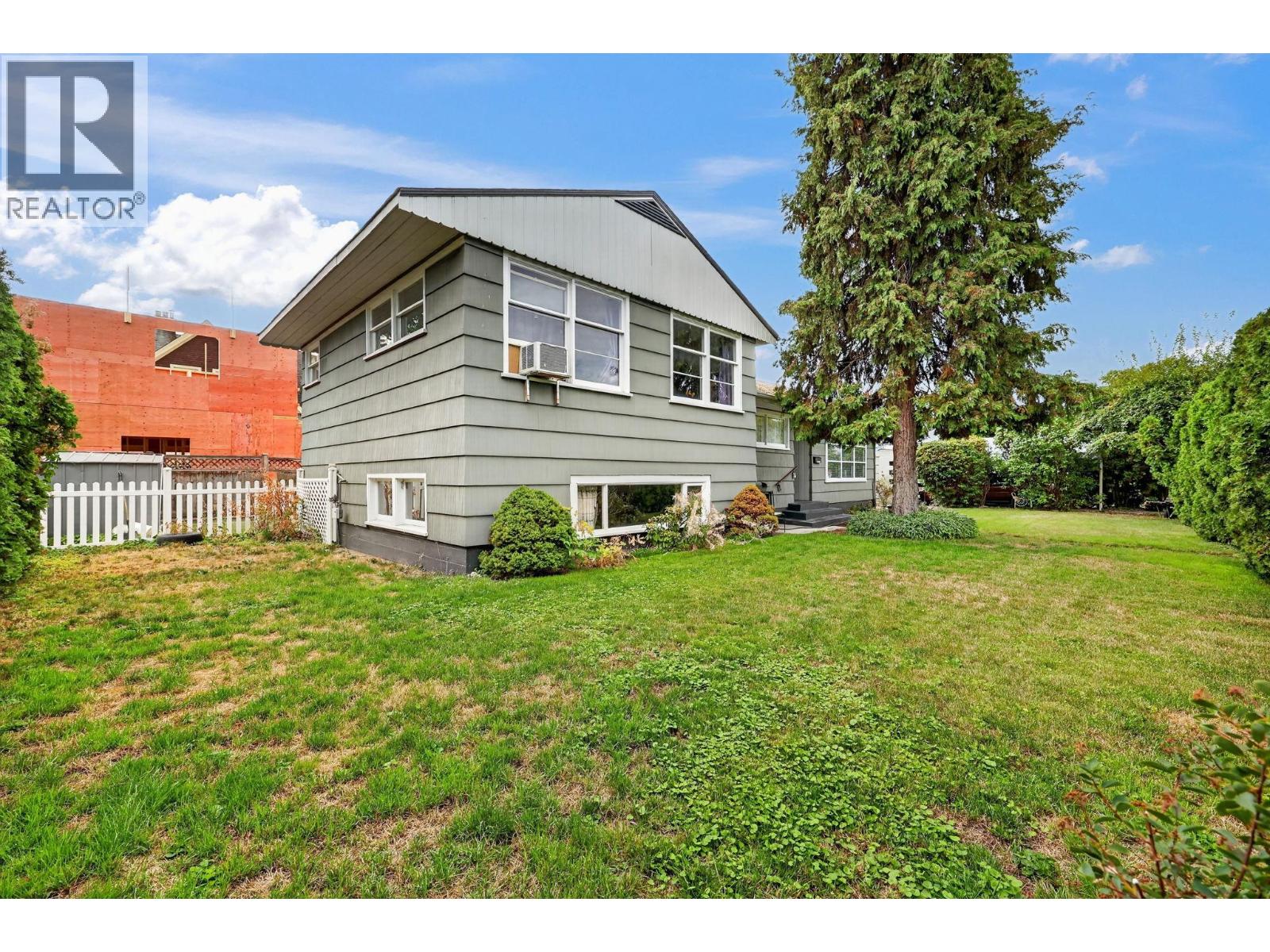  471 Cadder Avenue, Kelowna