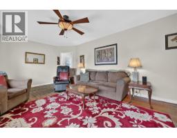Full bathroom - 471 Cadder Avenue, Kelowna, BC V1Y5N2 Photo 6