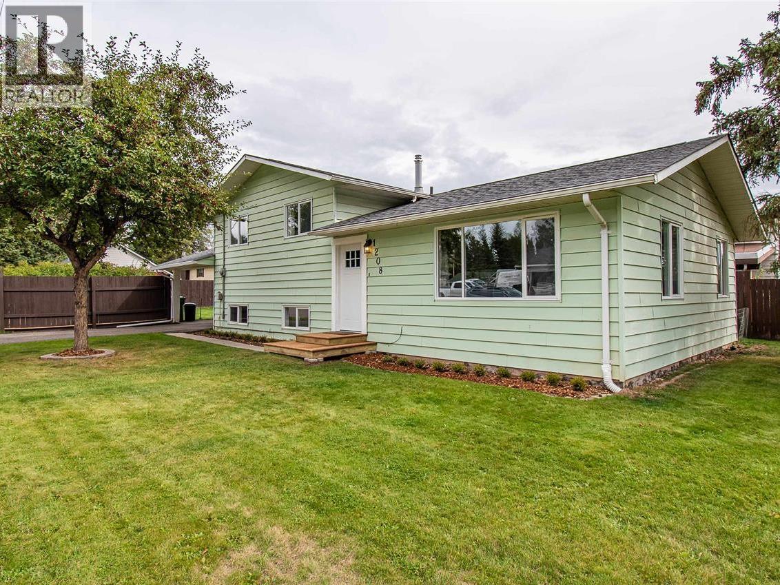 1208 TORONTO Street, Smithers