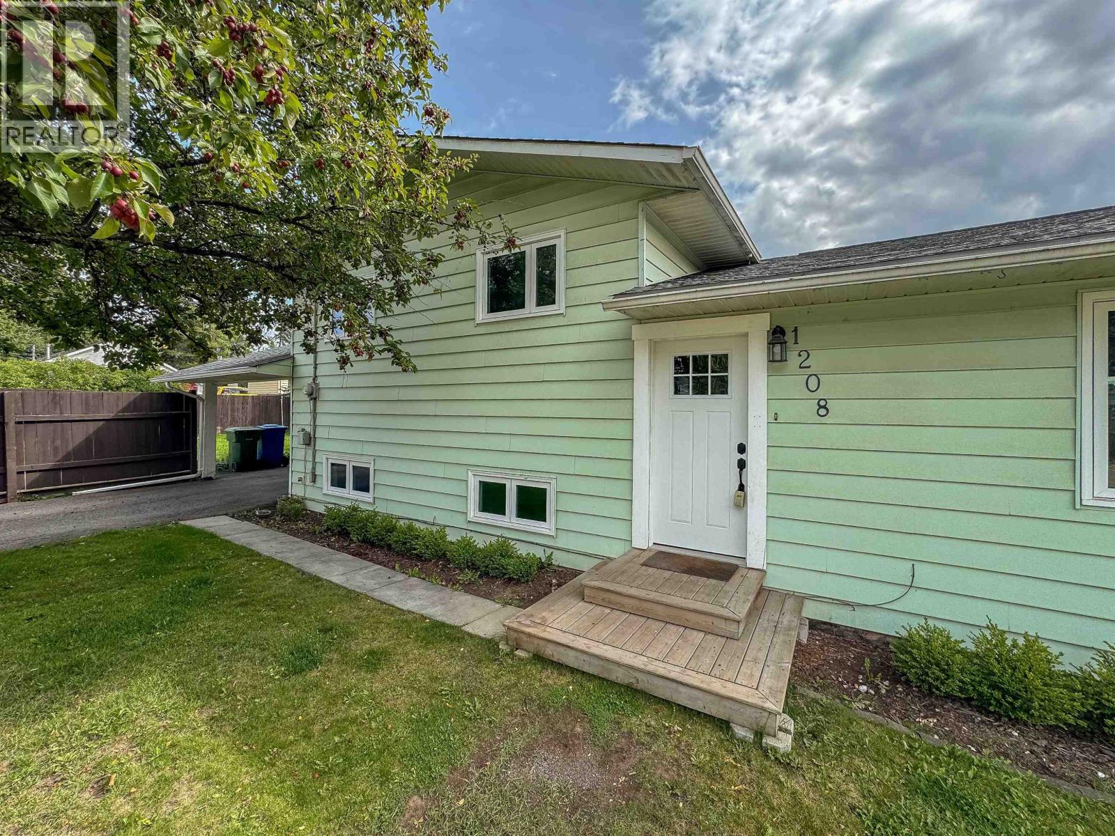 1208 TORONTO Street, Smithers