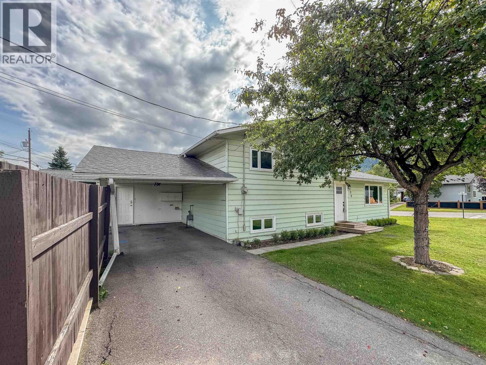 1208 TORONTO Street, Smithers