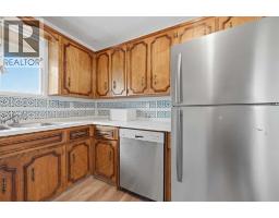 4pc Bathroom - 228 Berwick Drive Nw, Calgary, AB T3K1P5 Photo 12