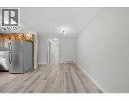 4pc Bathroom - 228 Berwick Drive Nw, Calgary, AB T3K1P5 Photo 7