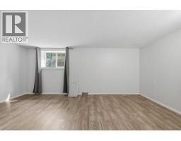 228 Berwick Drive Nw, Calgary, AB T3K1P5 Photo 33