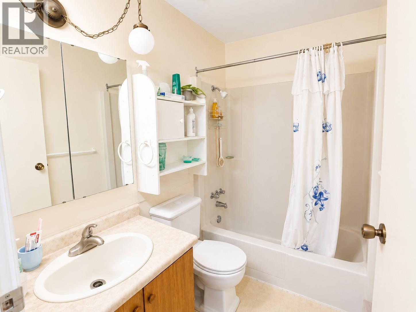 5869 Main Street Unit# 4, Oliver