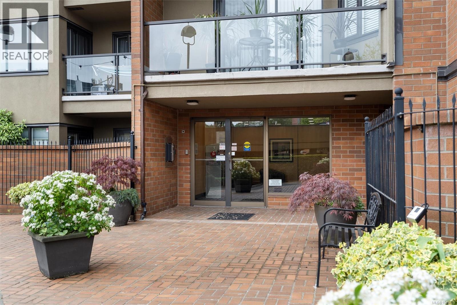 #104 103 Gorge Rd E - 27