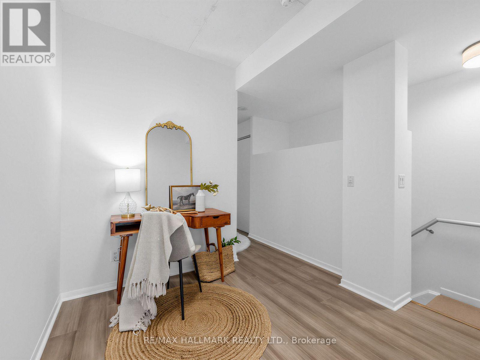 #728 333 ADELAIDE STREET E - 22