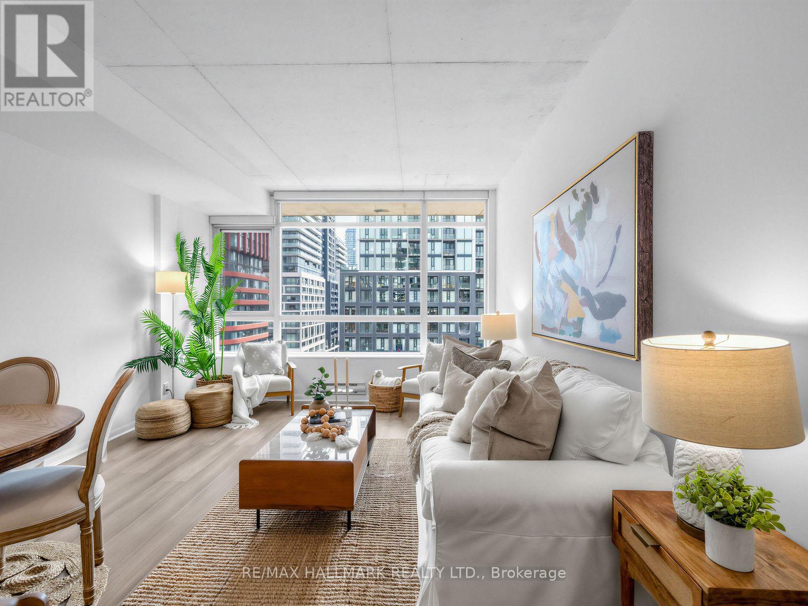 #728 333 ADELAIDE STREET E - 4