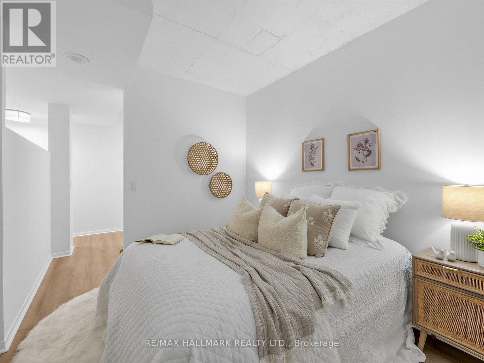 #728 333 ADELAIDE STREET E - 26