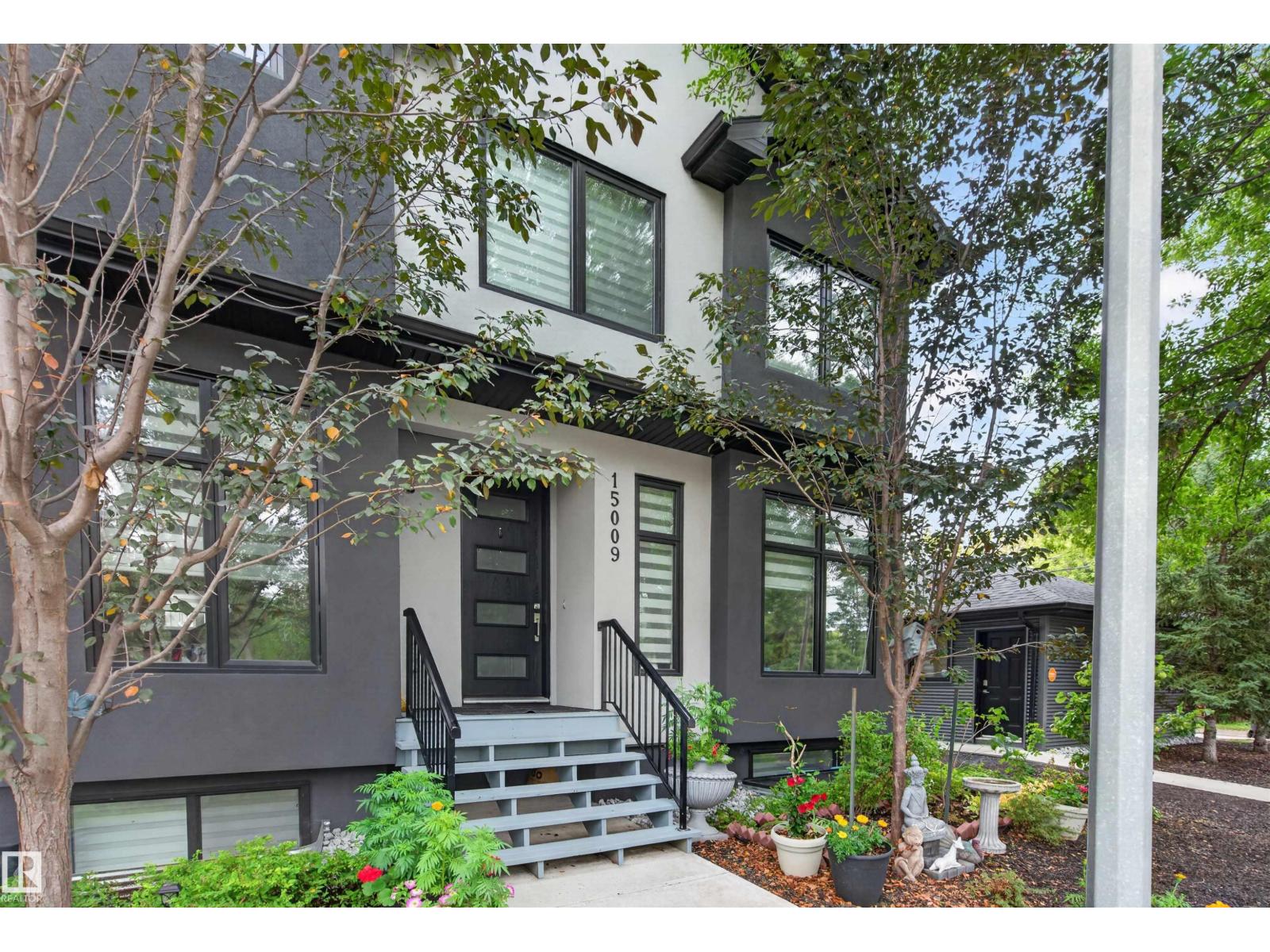 15009 108 AV NW, Edmonton, Alberta, T5P1M1