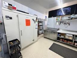 1 425 Selkirk Avenue, Winnipeg, MB R2W2M4 Photo 10