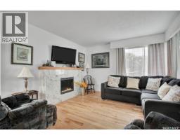 Living room - 2001 2nd Street, Rosthern, SK S0K3R0 Photo 11