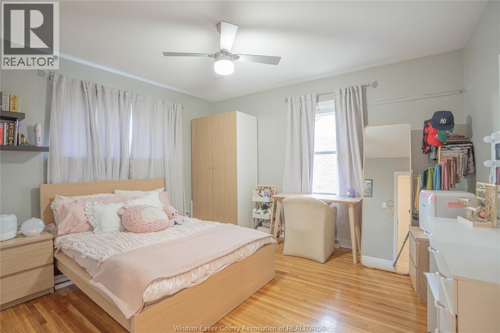 2250 Woodlawn AVENUE - 14