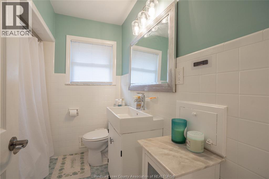2250 Woodlawn AVENUE - 16