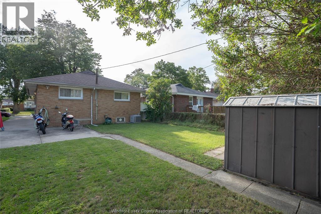 2250 Woodlawn AVENUE - Image 23