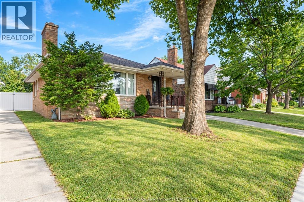2250 Woodlawn AVENUE - 3