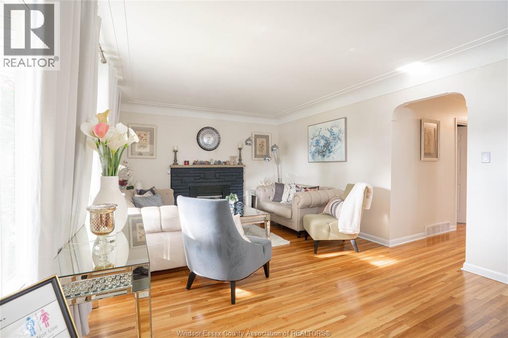 2250 Woodlawn AVENUE - 5