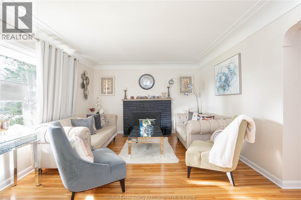 2250 Woodlawn AVENUE - 6