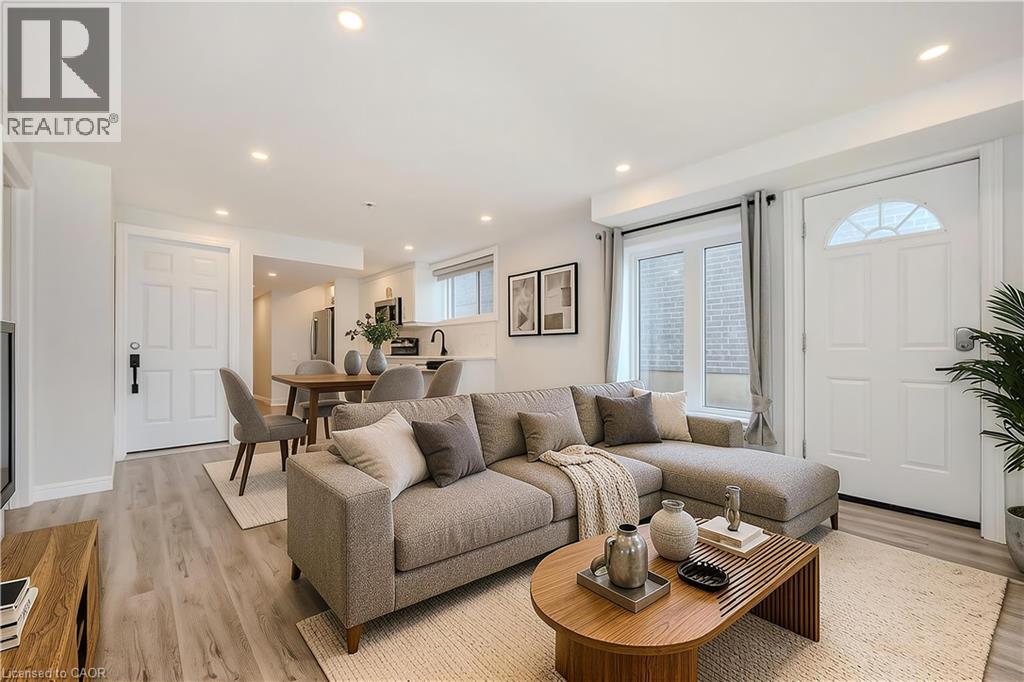 277 DEWDROP Crescent Unit# Lower — photo 3
