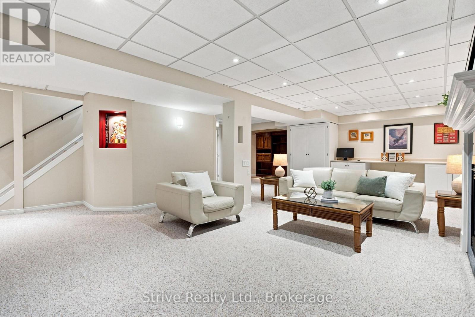 5 CARRIAGE LANE - Image 25