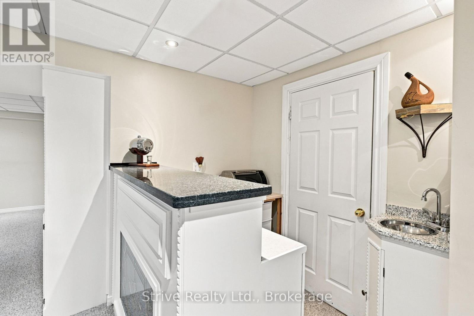 5 CARRIAGE LANE - Image 30