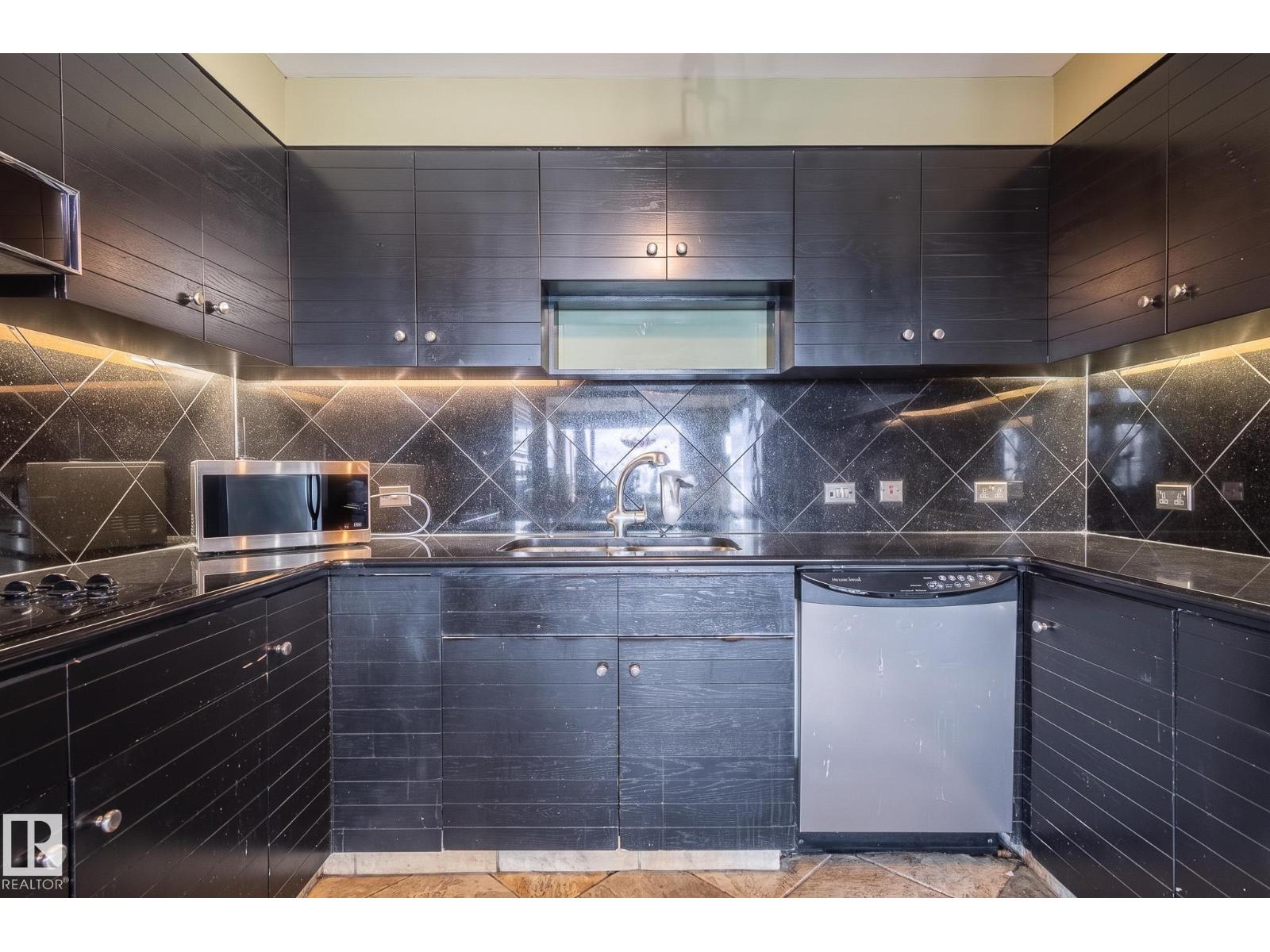 #1202 10010 119 ST NW - 17