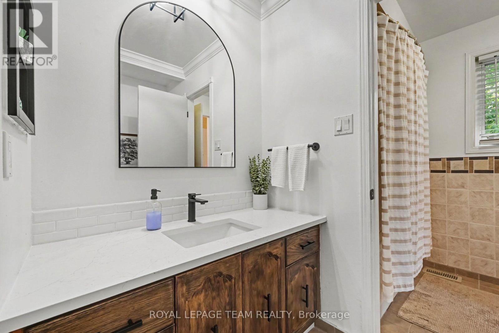 5 Bed, 3 Bath House for Sale in Russell – 204 GRACE AVENUE, Russell – MLS# X13760230 - Image 17