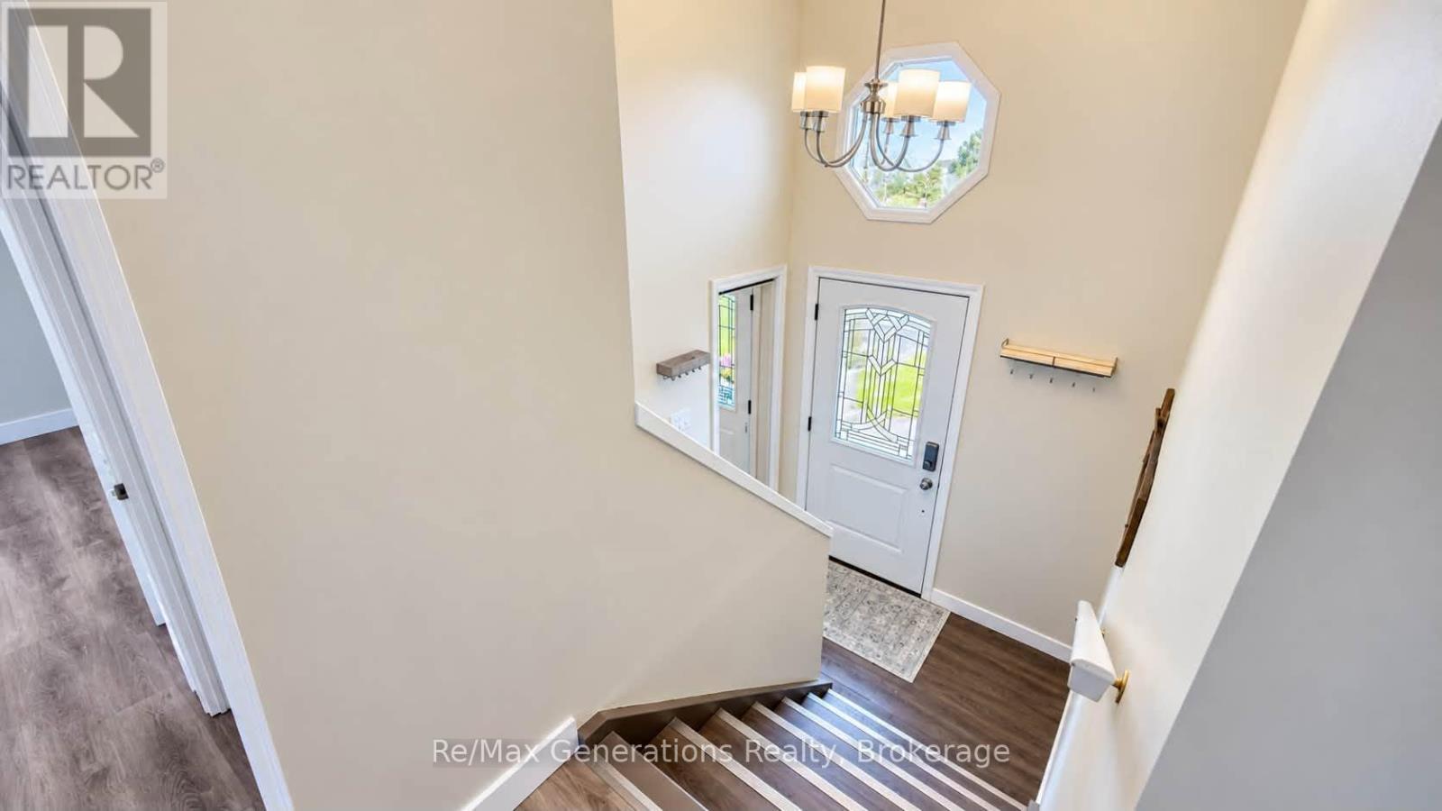151 IRIS CRESCENT - 2