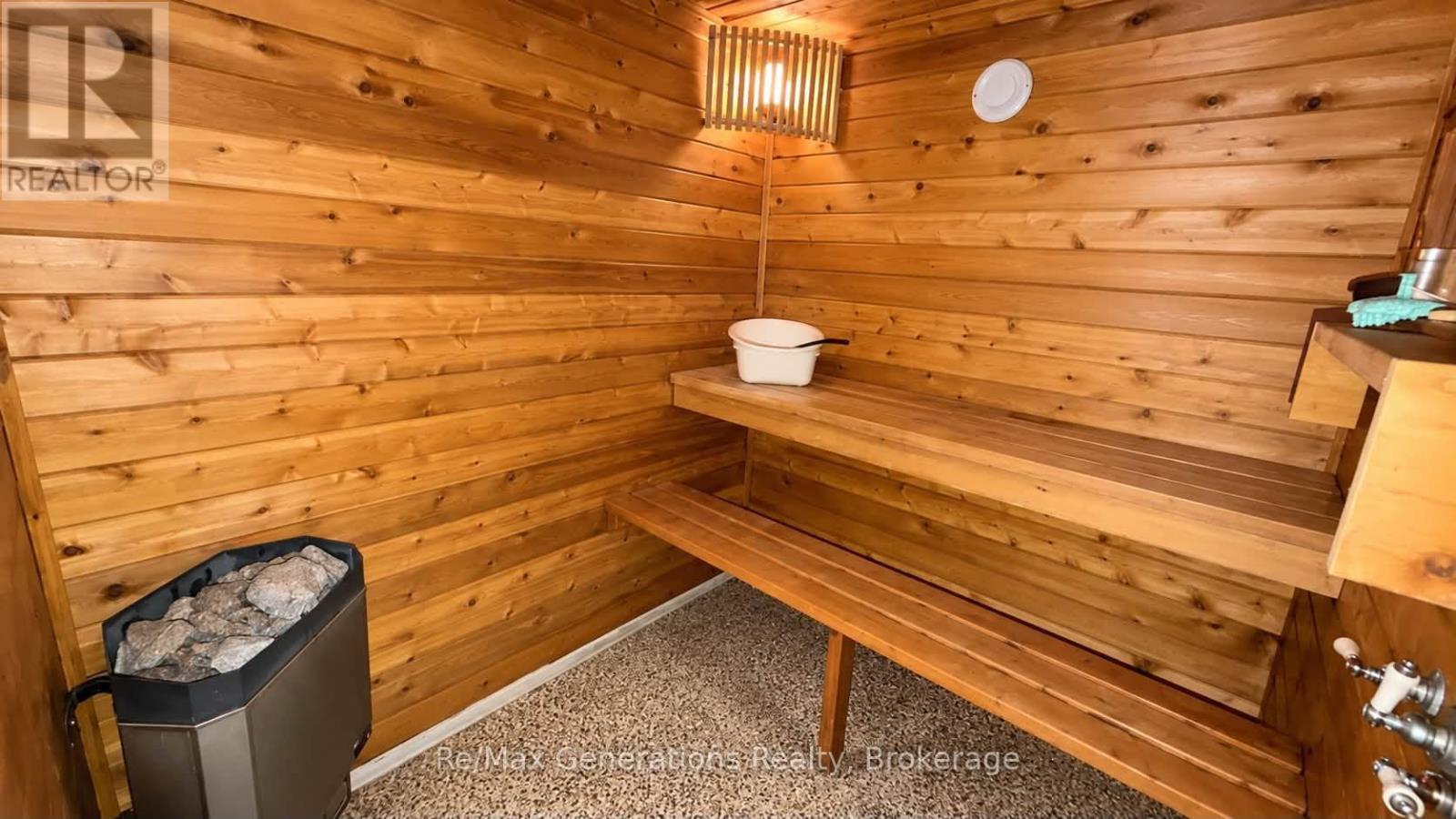 151 IRIS CRESCENT - 21